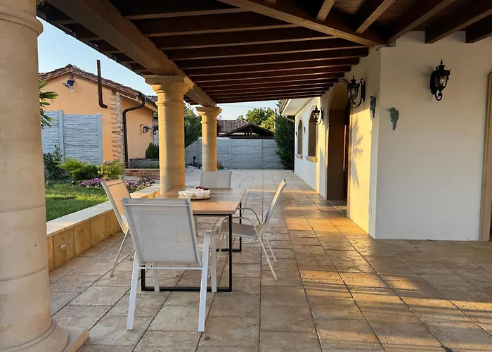 Vila R Limoli Vintage Travnica